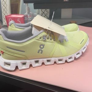 On Cloud shoes size 7 light green